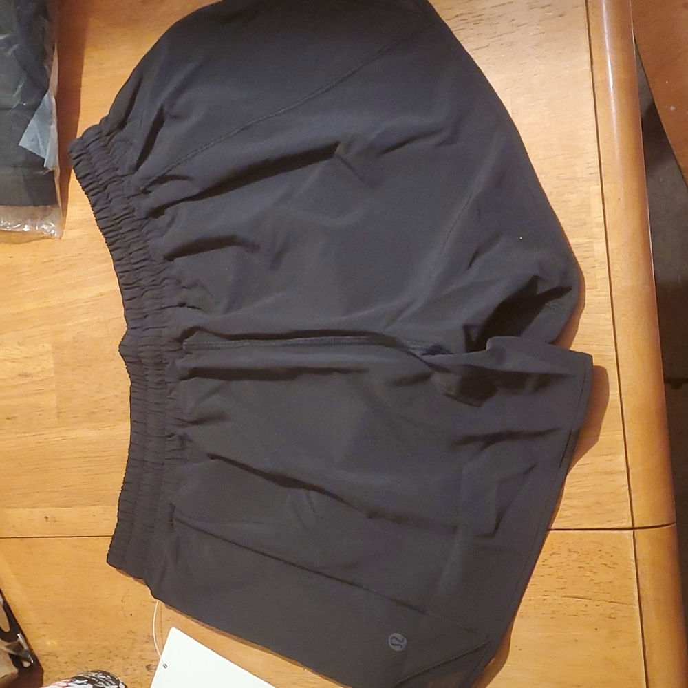 Lululemon hotty hot LR 4" *Lined